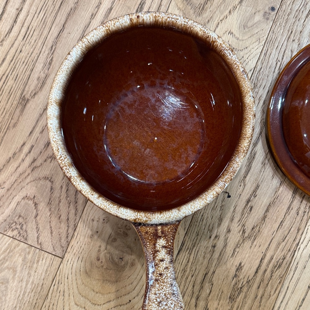 Hull Pottery Brown Drip Glaze Ceramic Bean Pot with Matching Lid - Picture 3 of 5